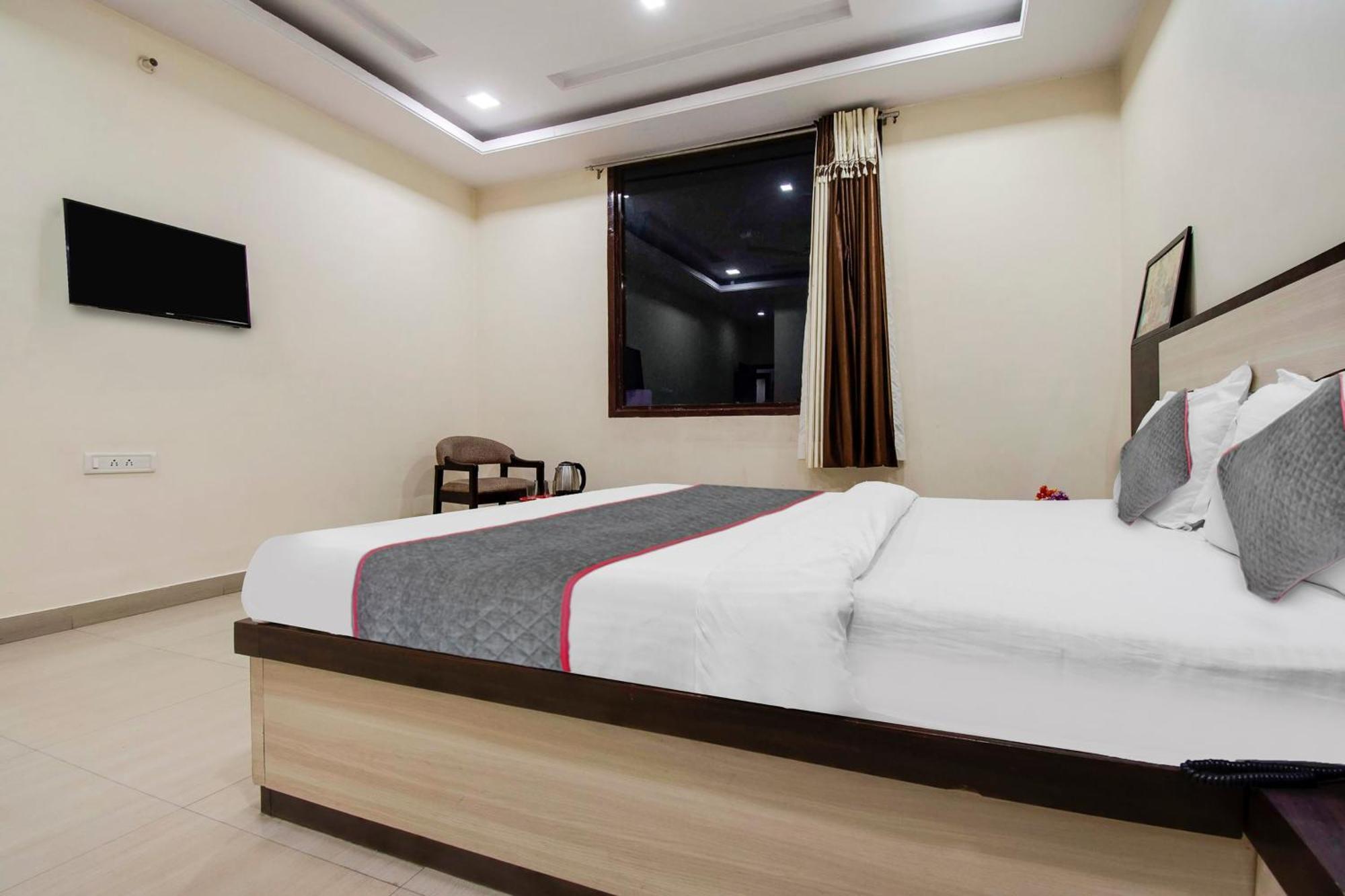Capital O Pink Peral Hotel Jaipur Luaran gambar