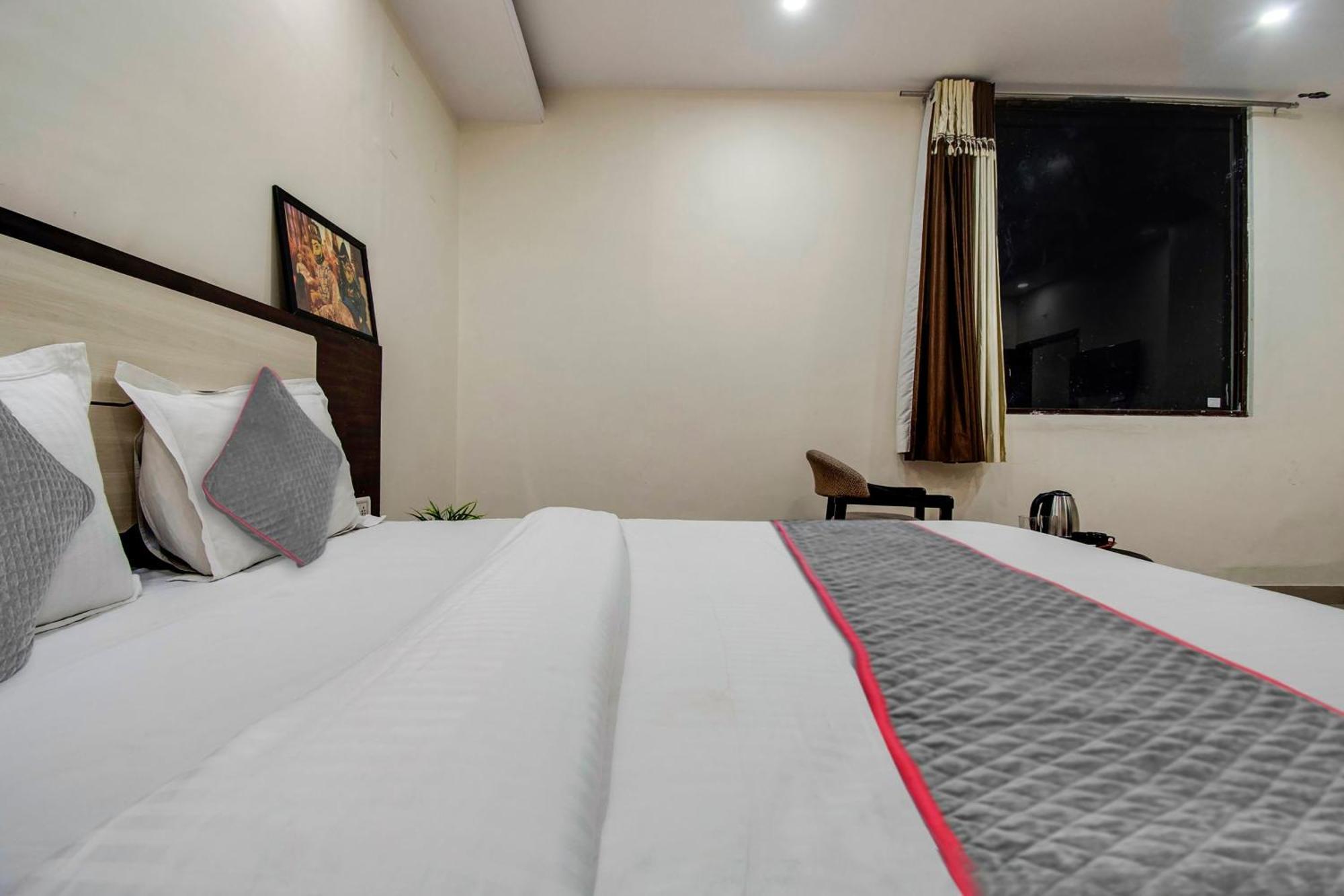 Capital O Pink Peral Hotel Jaipur Luaran gambar