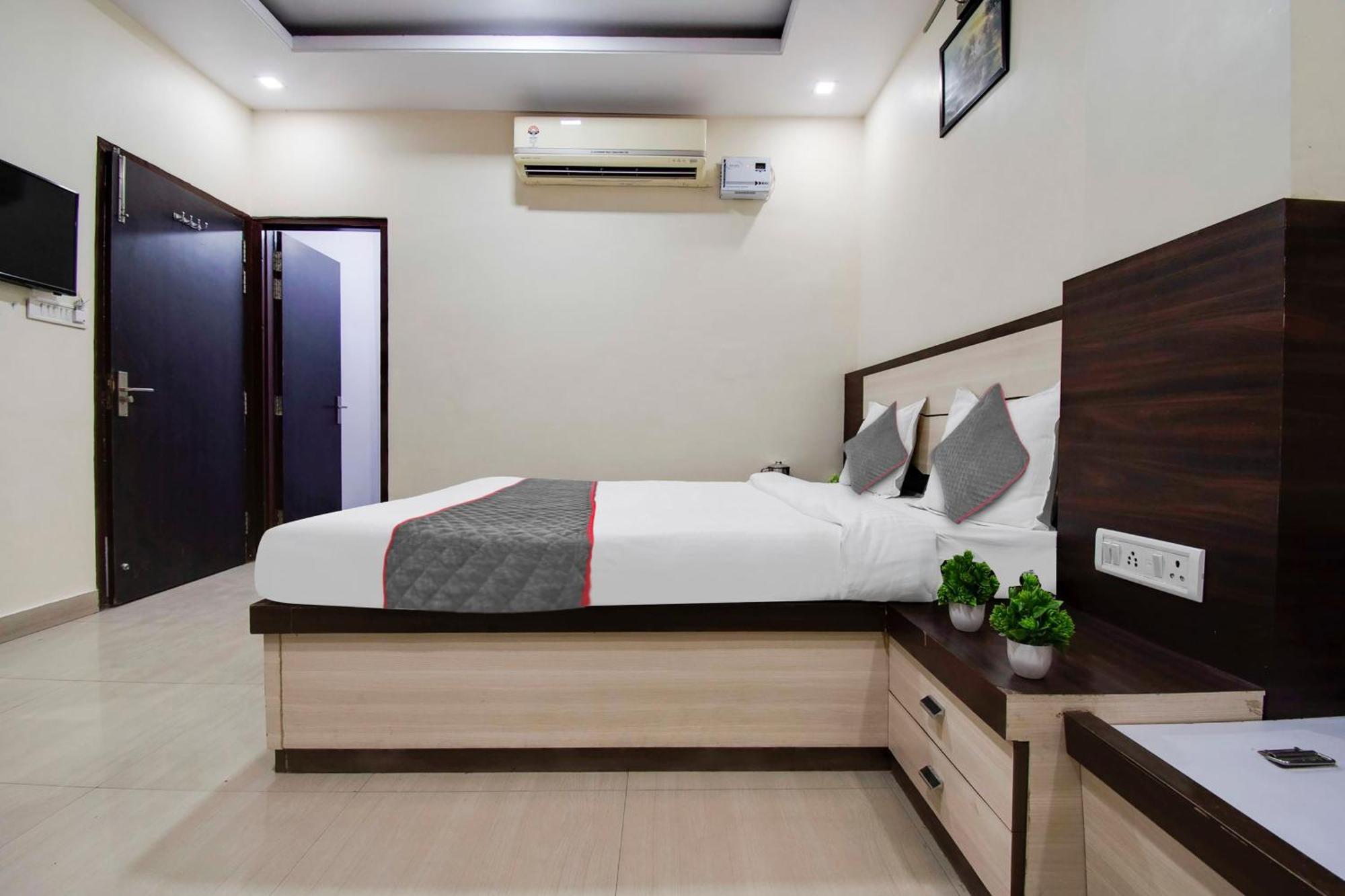 Capital O Pink Peral Hotel Jaipur Luaran gambar